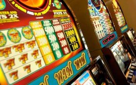 Berbagai jenis mesin slot online di garuda555 mulai dari slot klasik tiga gulungan hingga slot video bertema modern